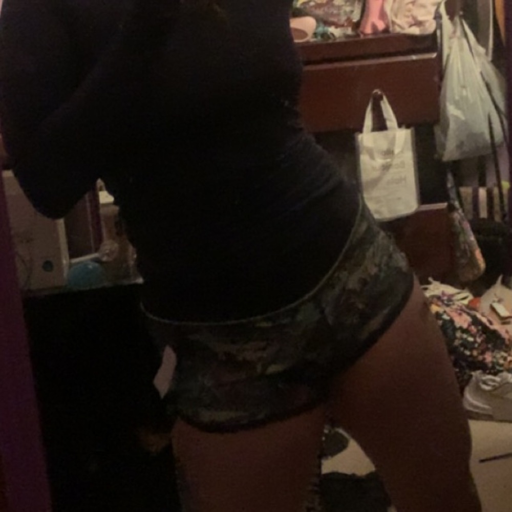 Lululemon Speed Up Shorts - Picture 6 of 6